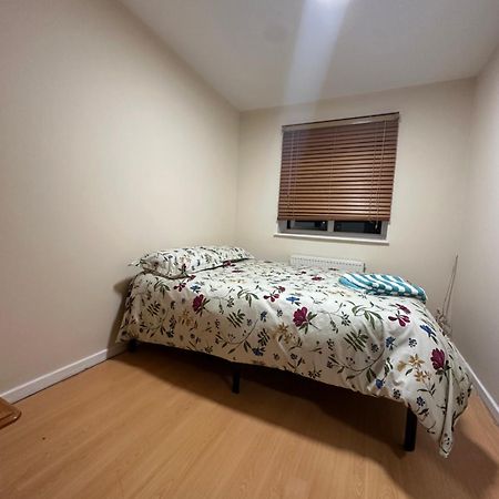 Nice Double Room In Heart Of Лондон Екстериор снимка