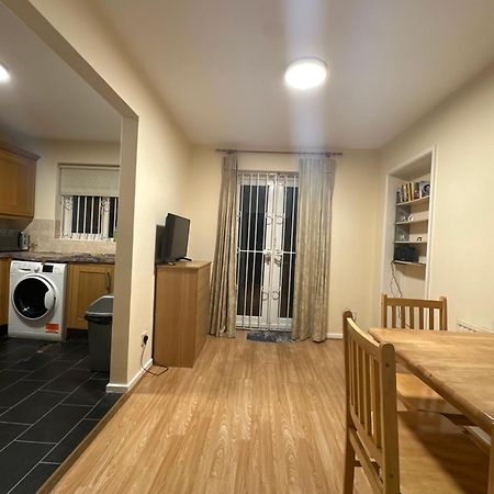 Nice Double Room In Heart Of Лондон Екстериор снимка