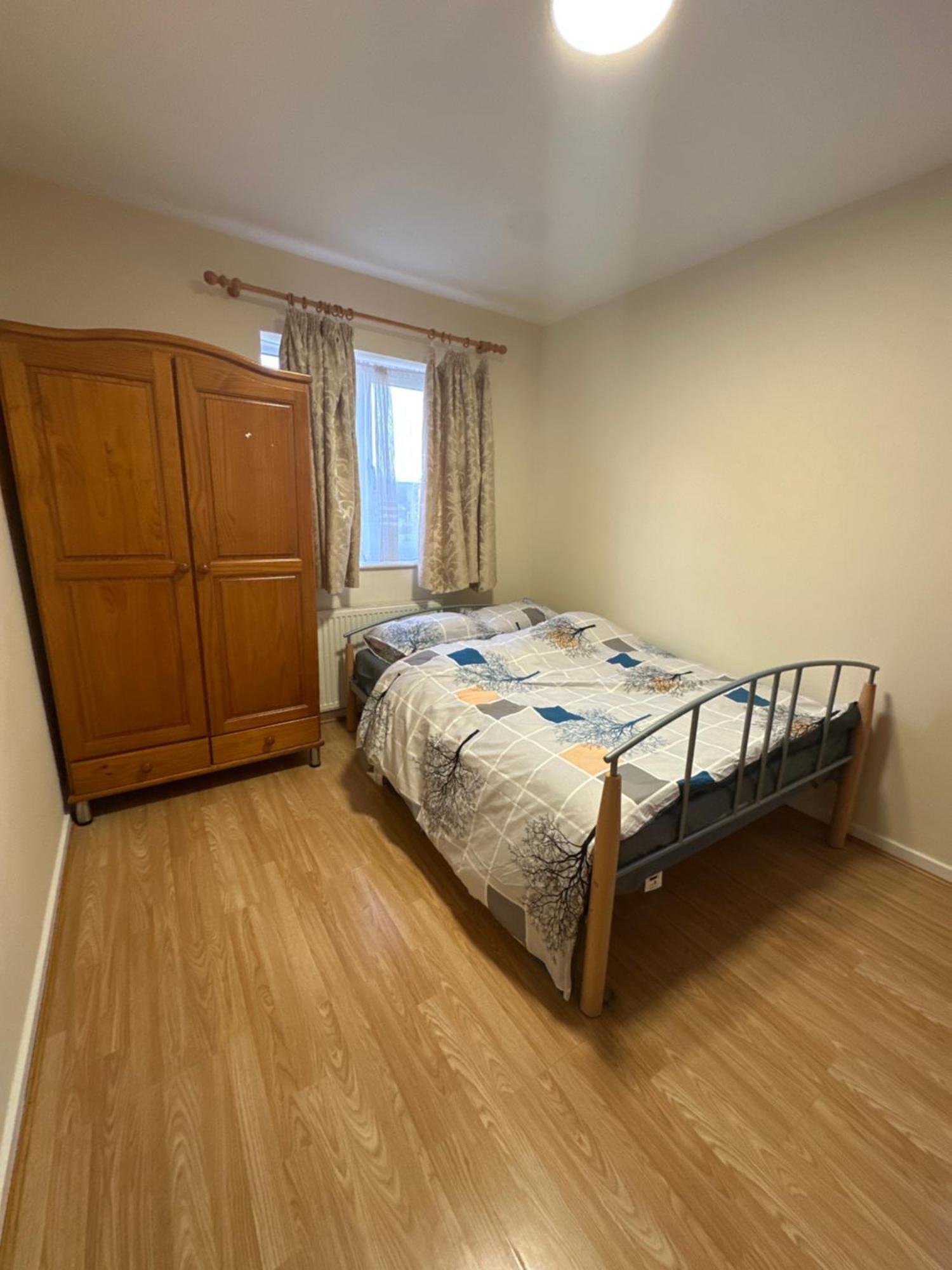 Nice Double Room In Heart Of Лондон Екстериор снимка